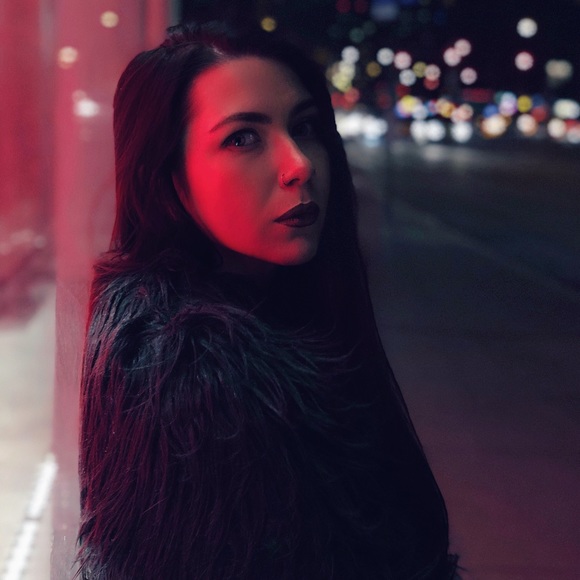 Meet your Posher, Kate! - Picture 2 of 5